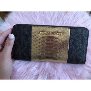 Micheal kors wallet